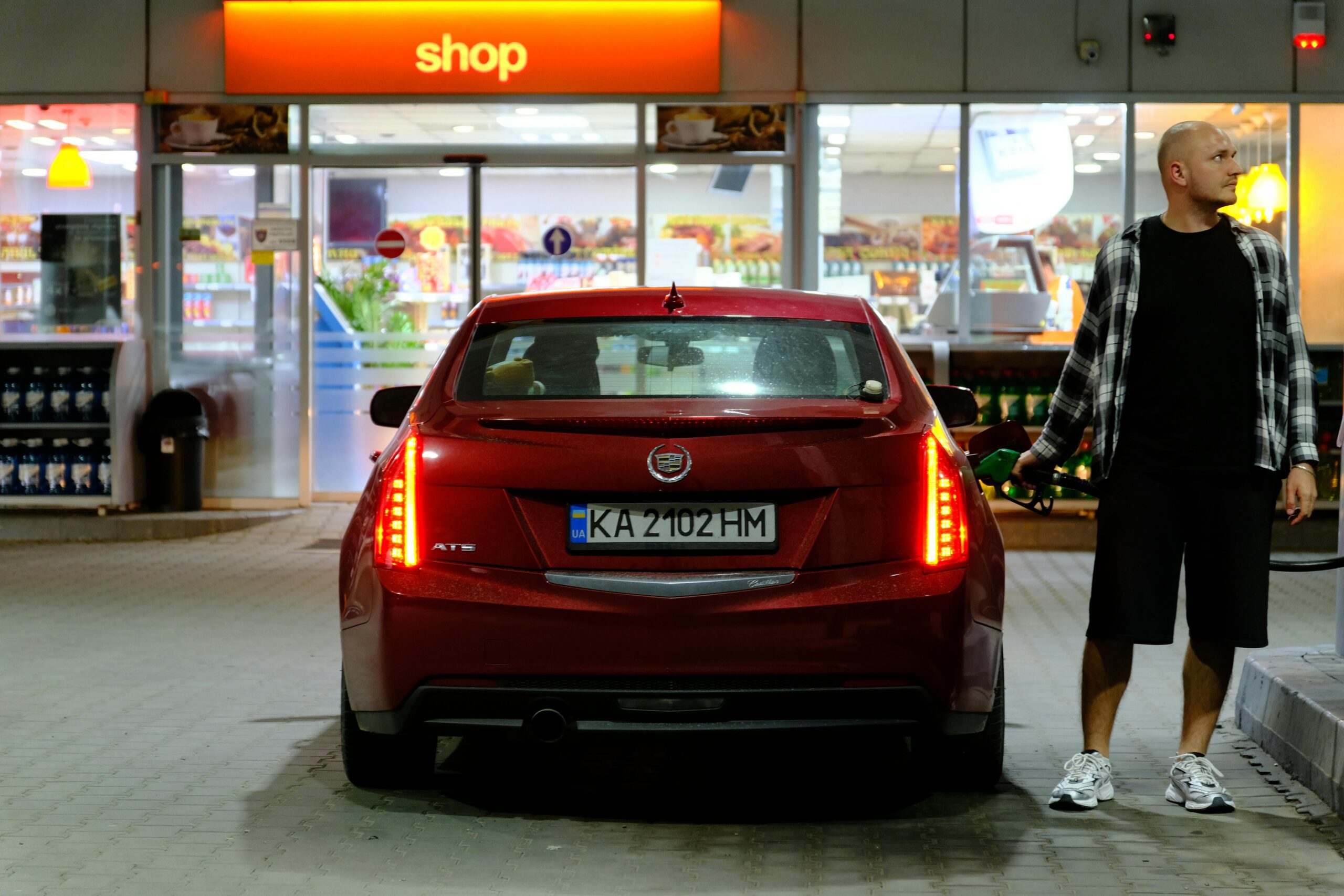 You are currently viewing 35 Best Healthy Gas Station Snacks: Complete Guide for Smart Road Trip Nutrition (2025)