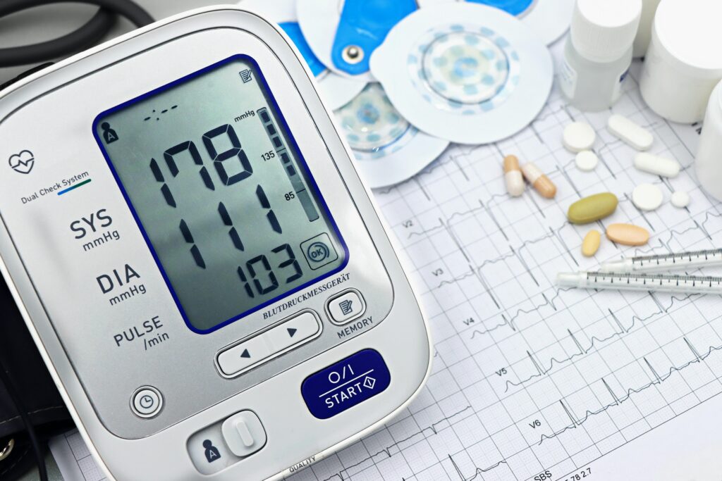 Can High Blood Pressure Cause Flashing Lights in Your Eyes