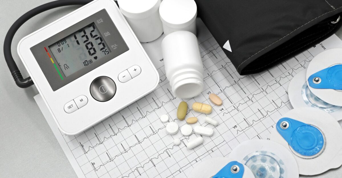 7 Critical Warning Signs: Can High Blood Pressure Cause Flashing Lights in Eyes?